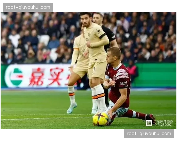 从古斯托两次手球漏判看VAR系统对同一球员判罚一致性缺失 从古斯托两次手球漏判看VAR系统对同一球员判罚一致性缺失